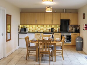 Dishwasher, highchair - A charming cottage near Bala, offering private access to scenic farm walks. (Bala)