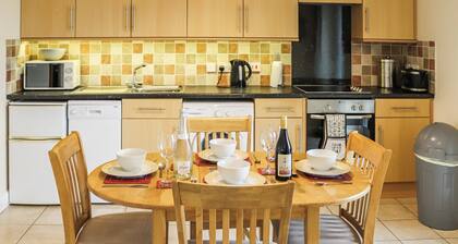 A charming cottage near Bala, offering private access to scenic farm walks.