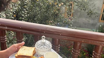 Daily continental breakfast (INR 150 per person)