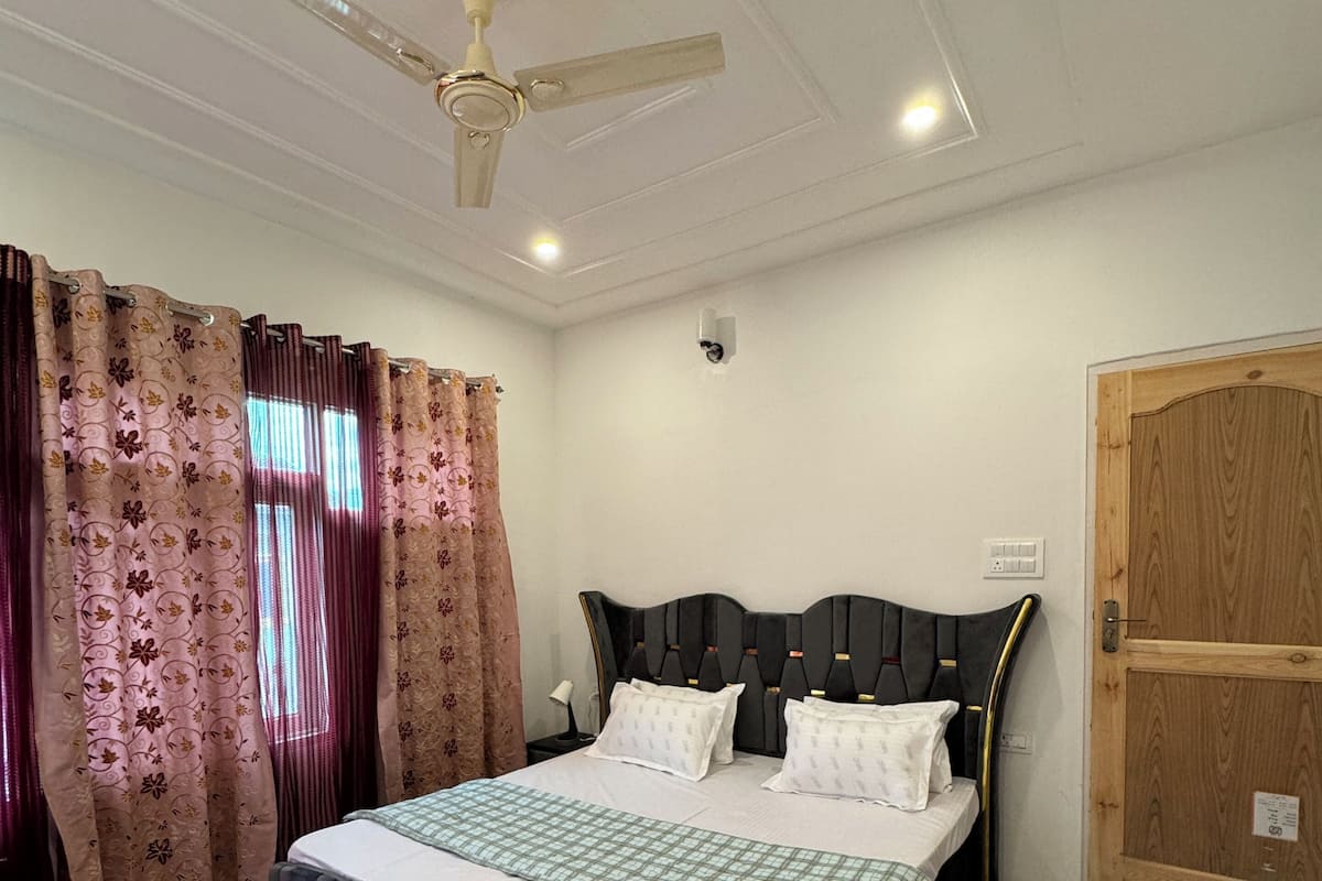 Signature Double Room, Balcony, Mountain View | Free WiFi