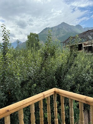Signature Double Room, Balcony, Mountain View | Pemandangan gunung