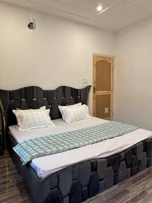 Signature Double Room, Balcony, Mountain View | Wi-fi percuma 