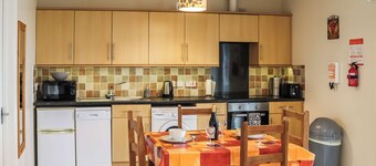 2 bedroom accommodation in Bala
