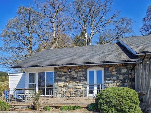 2 bedroom accommodation in Bala