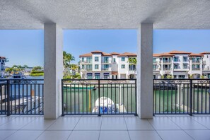 Property grounds - Luxury Naples Bay Residence (Naples)