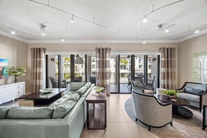 TV - Luxury Naples Bay Residence (Naples)