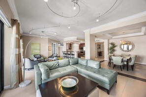 TV - Luxury Naples Bay Residence (Naples)