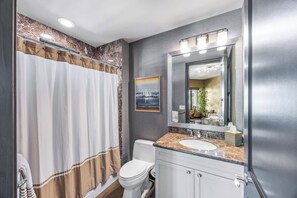 Boblebad, hårføner, håndklær og såpe