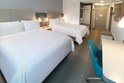 avid hotel Queretaro Centro Sur by IHG