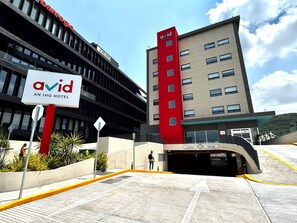 Exterior - avid hotel Queretaro Centro Sur by IHG (Querétaro)