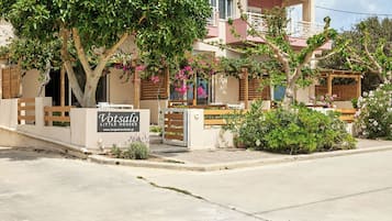 Standard Apartment, 1 Bedroom, Ocean View, Beachfront | Terrace/patio