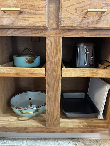 The Wildflower w/ 2 Kitchens & Laundry in Central, Safe, Spotless 1920s Bungalow