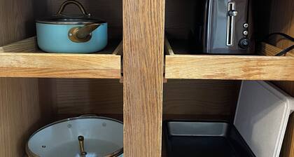 The Wildflower w/ 2 Kitchens & Laundry in Central, Safe, Spotless 1920s Bungalow