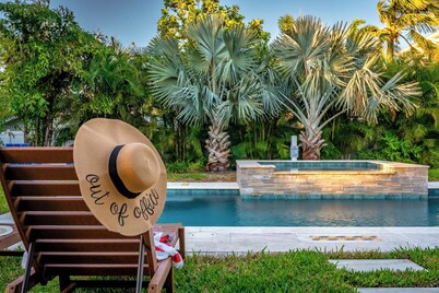 5BR Tropical Backyard w/ Saltwater Pool, Spa| Game