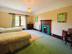 5 bedrooms, free WiFi, bed sheets