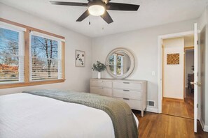 3 habitaciones, tabla de planchar con plancha, cuna de viaje y wifi