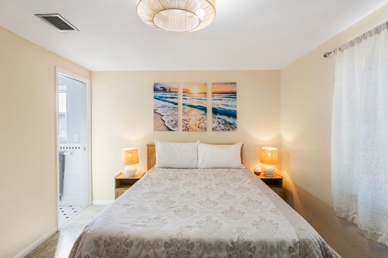 3 bedrooms, desk, iron/ironing board, travel crib