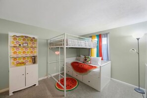 3 bedrooms, desk, iron/ironing board, travel crib