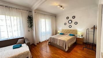 Vierpersoonskamer, gemeenschappelijke badkamer | Een strijkplank/strijkijzer, gratis wifi