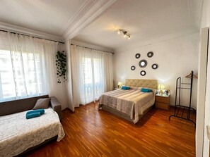 Quadruple Room, Shared Bathroom - Habitaciones acogedoras en Aragón (Barcelona)