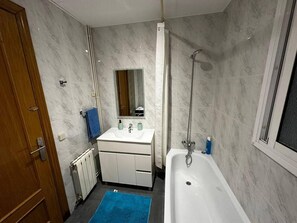 Shared bathroom - Habitaciones acogedoras en Aragón (Barcelona)