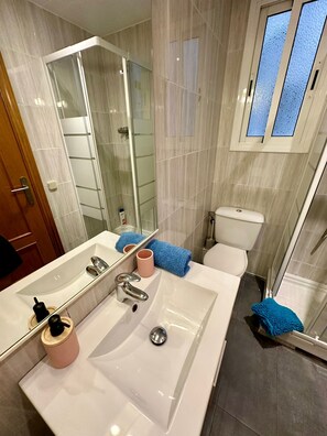 Double Room, Private Bathroom - Habitaciones acogedoras en Aragón (Barcelona)