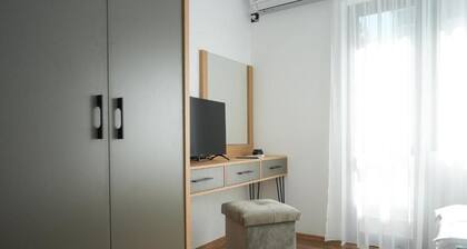 2 Bed Apt - Sleeps 4, Terrace & Pet Friendly