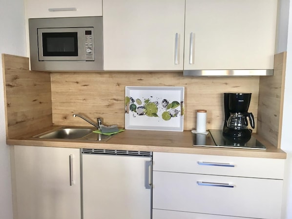Fridge, stovetop, coffee/tea maker, toaster