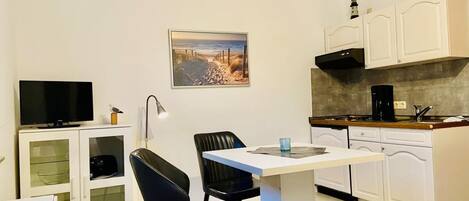 Plaque de cuisson, cafetière/bouilloire, grille-pain