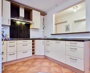 雪櫃、微波爐、爐具、洗碗機