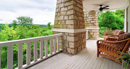 Charming 2-bedroom B&B with WiFi, AC in serene Sulphur Springs