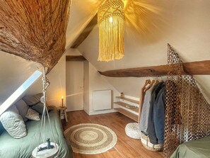 2 bedrooms, iron/ironing board, Internet, bed sheets