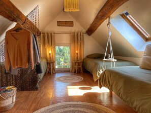 2 bedrooms, iron/ironing board, Internet, bed sheets
