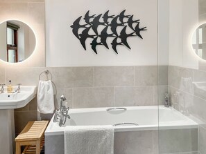 Towels - 1 bedroom accommodation in Newtonairds, near Dumfries (Newtonairds, near Dumfries)
