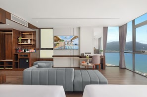 Kamar Double Eksekutif, 2 Tempat Tidur Queen, pemandangan samudra | 1 kamar tidur, meja kerja, dan Wi-Fi gratis