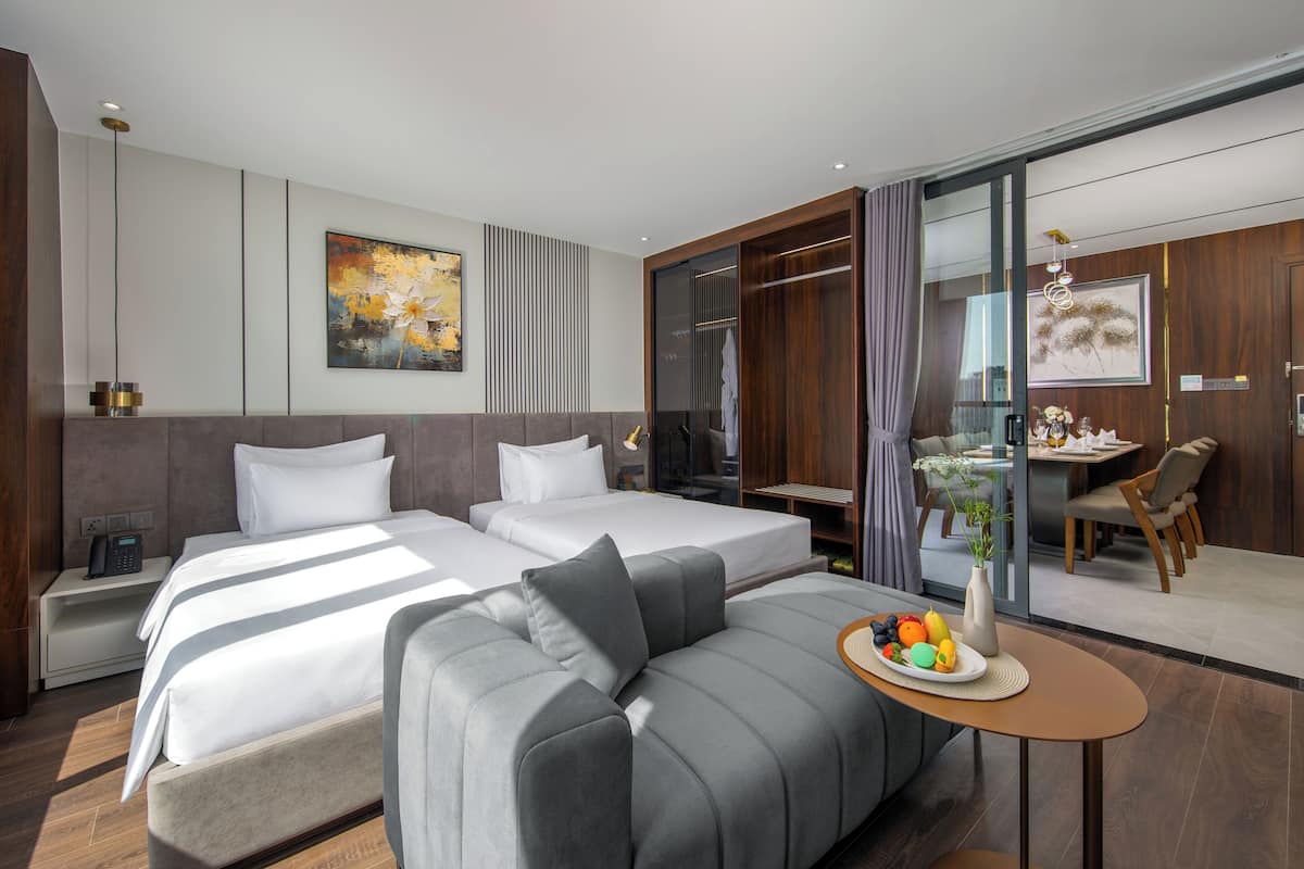 Family Room, 2 Bedrooms, Partial Ocean View | Desk, free WiFi