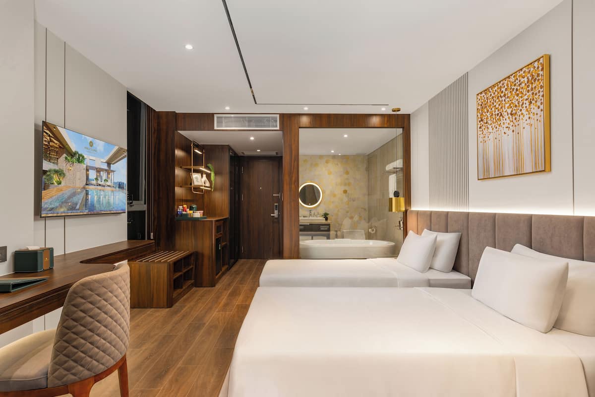 Premier Twin Room, Ocean View, Corner | Desk, free WiFi