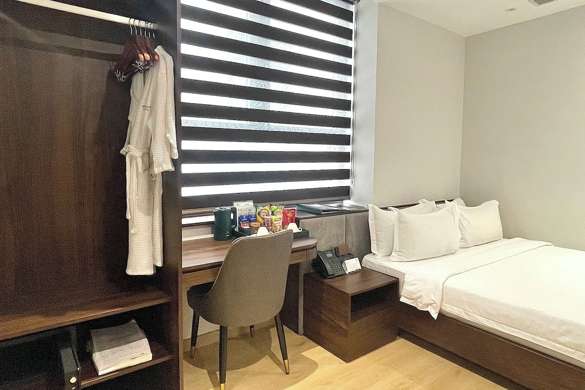 Standard Room with Foot Treatment | Desk, free WiFi