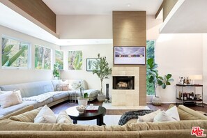 Smart TV, fireplace, offices