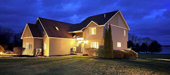 Maplewood Lakehouse in Newport