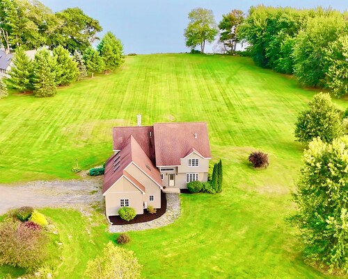 Maplewood Lakehouse in Newport
