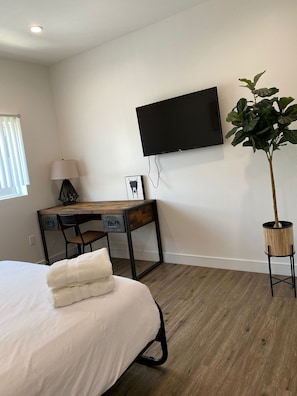 3 bedrooms, desk, iron/ironing board, WiFi