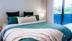 3 bedrooms, iron/ironing board, free WiFi, bed sheets - Happy Hour by Experience Jervis Bay (Huskisson)