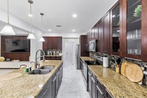 Fridge, microwave, oven, coffee/tea maker - 12PPL | Luxury Disney Retreat | Game Room | Pool

 (Davenport)