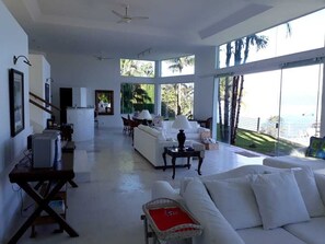 Smart TV, books - Comfort, Space and Elegance in the same place for 12 people Portogalo (Angra dos Reis)
