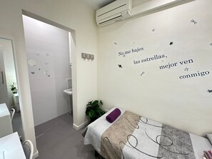 Single Room, Shared Bathroom | Desk, iron/ironing board, cribs/infant beds, free WiFi - Rooms Balmes (Barcelona)