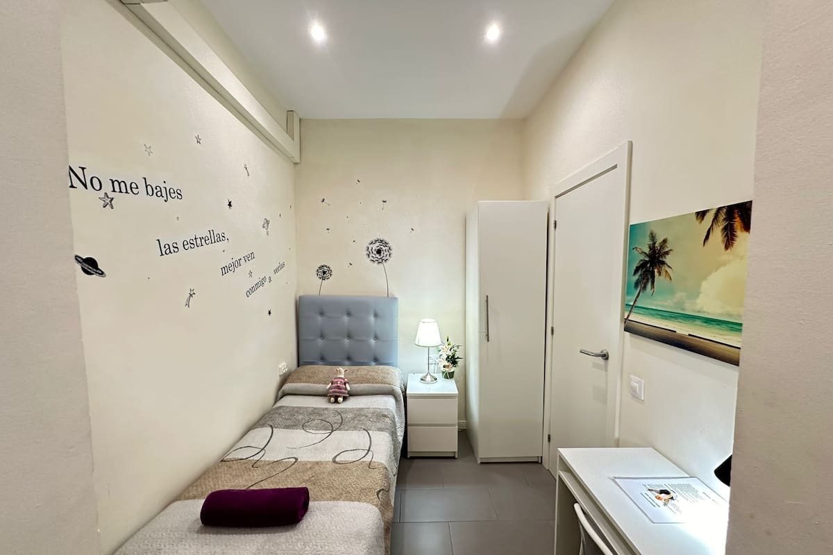Phòng đơn, phòng tắm dùng chung | Bàn, bàn ủi/dụng cụ ủi quần áo, nôi/giường cho trẻ sơ sinh (phụ phí)