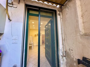 Exterior - Life in Naples (Naples)
