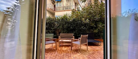 Exclusive-huoneisto, kaupunkinäköala | Oleskelualue | Taulutelevisio