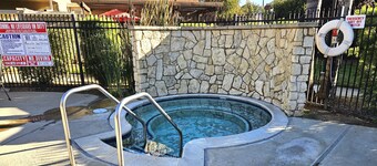 Furnished 2BR Townhouse w/ Pool, Hot Tub & Fireplace – 30-Day Stay